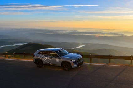 BMW XM Label sets record for hybrid electric SUVs at Pikes Peak