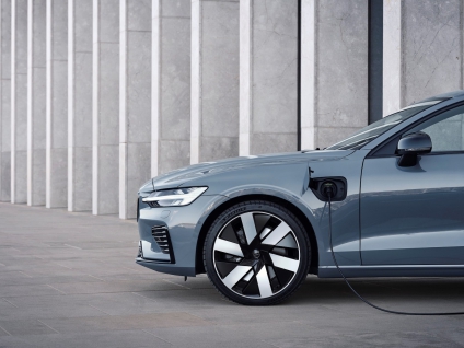 2023 Volvo S60 Recharge: A classy, tech-savvy luxury plug-in hybrid