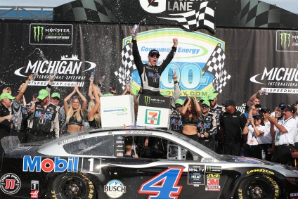 Kevin Harvick survives unpredictable race at Michigan International Speedway to claim 2nd victory of season