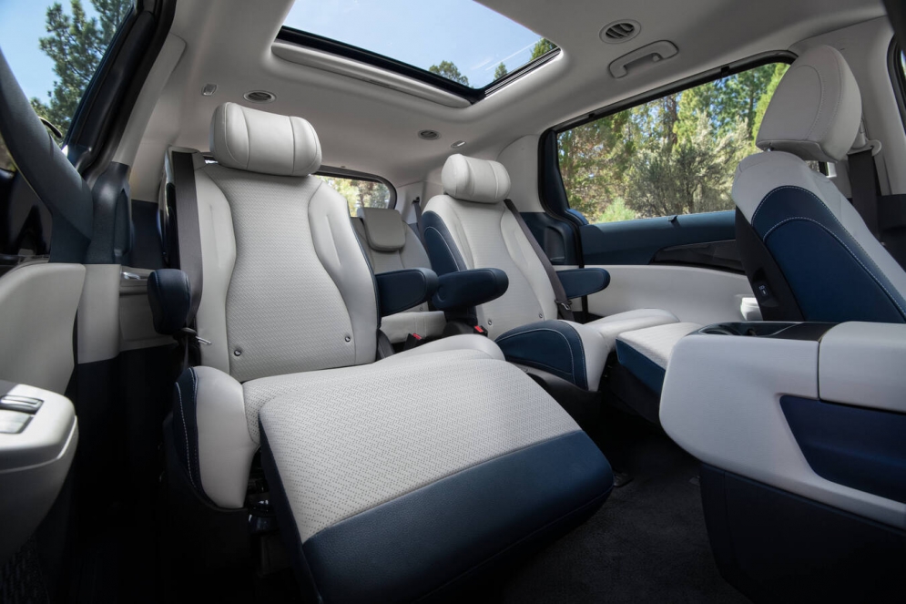 The interior of the 2026 Kia Carnival hybrid comes in 7 or 8 seat setups, including an option for reclining 2nd-row seats with foot rests.