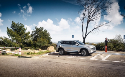 2023 Hyundai Santa Fe plug-in hybrid offers solid middle ground among eco-friendly vehicles