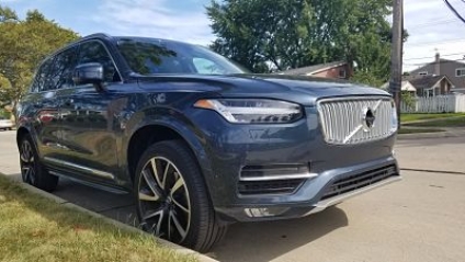 2019 Volvo XC90 remains a safety, tech leader among three-row SUVs