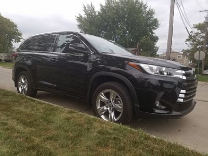 Versatile 2019 Toyota Highlander excels as a family vehicle option
